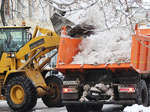 Уборка снега трактором в Зеленограде